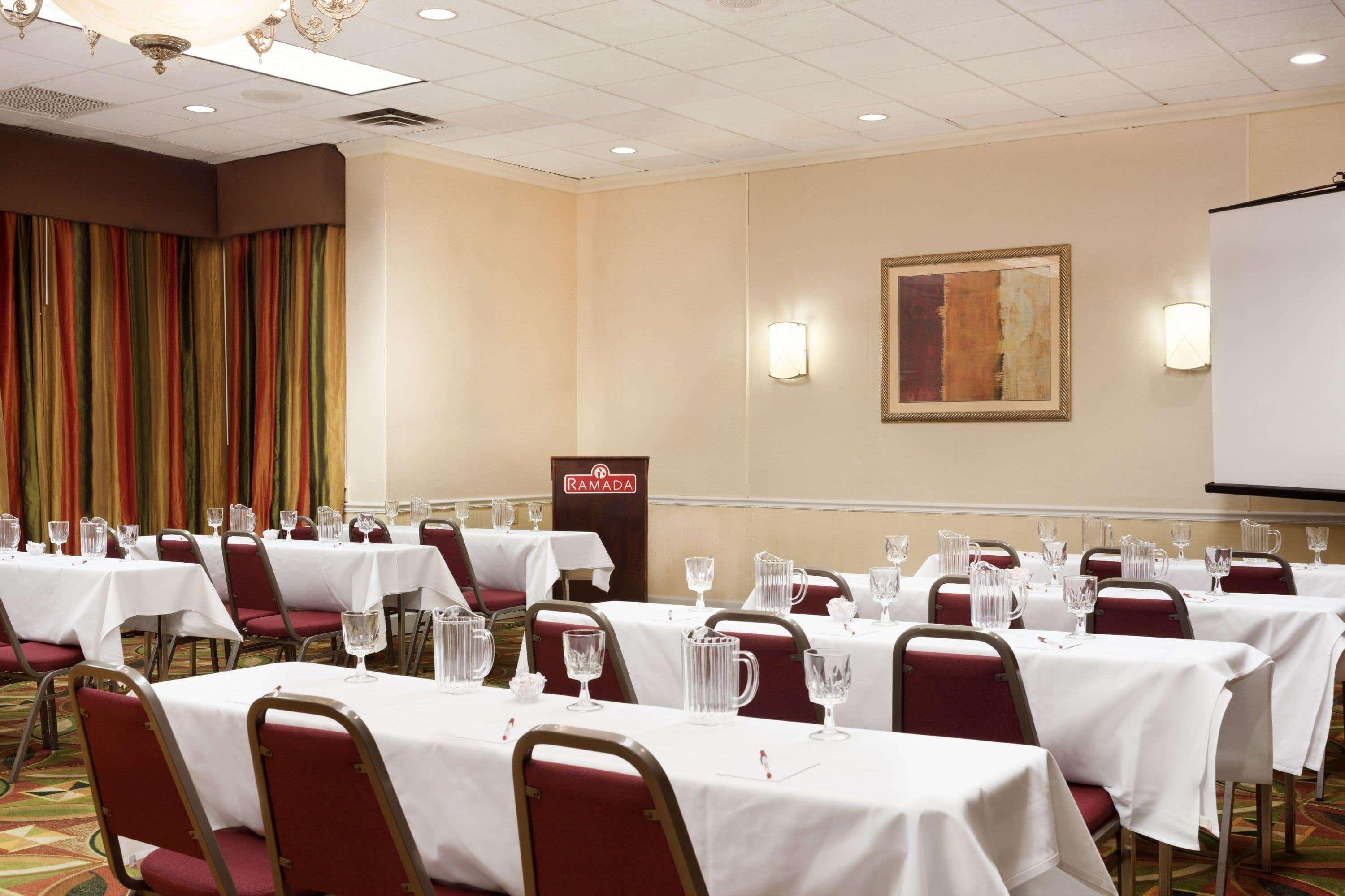 Hotel Ramada By Wyndham Newark/Wilmington Exterior foto