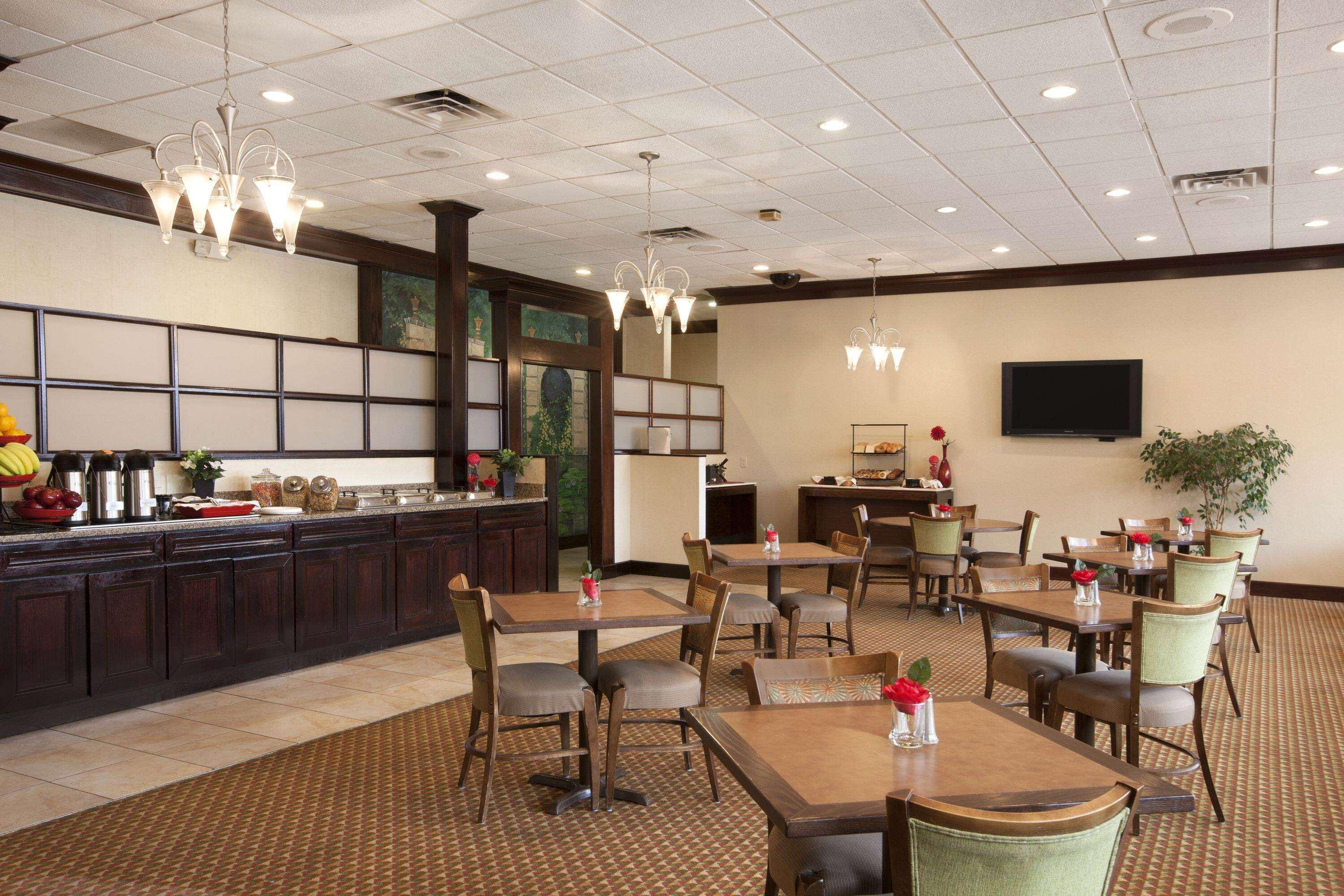 Hotel Ramada By Wyndham Newark/Wilmington Exterior foto